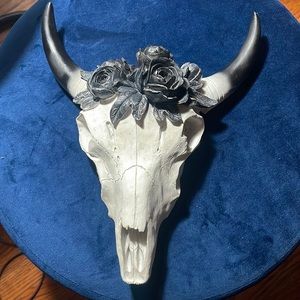 Skulls and roses wall mount